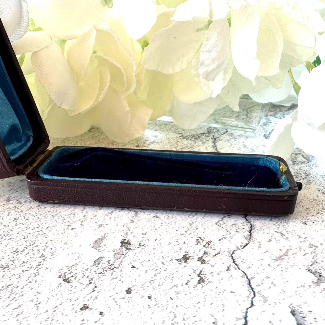 Quality Antique Maroon Leather & Blue Velvet Stick Pin Box. Long Coffin Shaped Jewellery Box For Display/Collection/Gift
