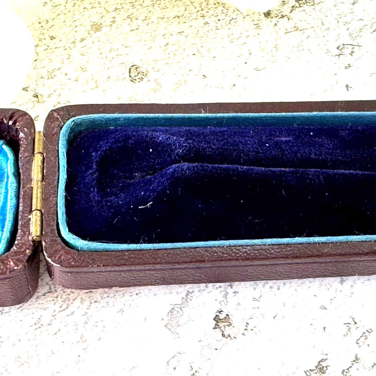 Quality Antique Maroon Leather & Blue Velvet Stick Pin Box. Long Coffin Shaped Jewellery Box For Display/Collection/Gift