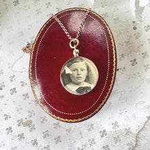 Lade das Bild in den Galerie-Viewer, Edwardian 9ct Gold Picture Pendant Locket Necklace, Dated 1903. Antique Rosy Gold Spectacle Setting Photo Pendant &amp; Belcher/Rolo Chain
