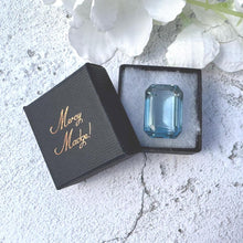 Charger l&#39;image dans la galerie, Emerald Cut Blue Topaz London Loose Gemstone 72.92cts (25.9x18.3mm). Large Rectangular Natural Blue Faceted Gemstone For Jewellery Making
