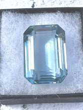 Charger l&#39;image dans la galerie, Emerald Cut Blue Topaz London Loose Gemstone 72.92cts (25.9x18.3mm). Large Rectangular Natural Blue Faceted Gemstone For Jewellery Making
