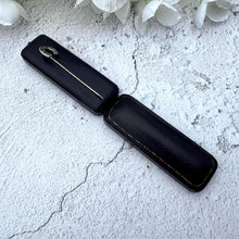 Charger l&#39;image dans la galerie, Antique Victorian Sterling Silver &amp; Scottish Agate Horseshoe Stick Pin, Cased. Horseshoe Stock/Cravat/Tie Pin. Equestrian/Wedding Jewelry
