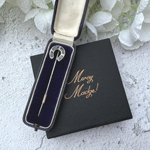 Charger l&#39;image dans la galerie, Antique Victorian Sterling Silver &amp; Scottish Agate Horseshoe Stick Pin, Cased. Horseshoe Stock/Cravat/Tie Pin. Equestrian/Wedding Jewelry
