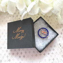 Carica l&#39;immagine nel visualizzatore di Gallery, Antique Sterling Silver Enamel Royal Garter &amp; Union Jack Sweetheart Brooch, Dated 1914. First World War Love Token Patriotic Jewellery
