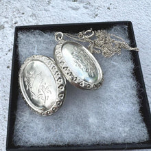 Charger l&#39;image dans la galerie, Antique Victorian Engraved Forget-Me-Not Sterling Silver Locket Pendant Necklace. Medium Oval Puffy 2-Sided Locket &amp; Curb Chain
