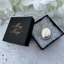 Charger l&#39;image dans la galerie, Antique Victorian Engraved Forget-Me-Not Sterling Silver Locket Pendant Necklace. Medium Oval Puffy 2-Sided Locket &amp; Curb Chain
