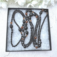 Charger l&#39;image dans la galerie, Antique Art Deco 63&quot;/160cm Long French Jet Flapper Necklace. Black &amp; Bronze Faceted Glass Bead Statement Necklace. Extra Long 1920&#39;s Sautoir
