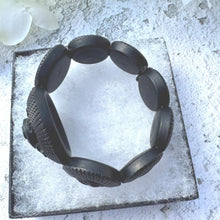 Lade das Bild in den Galerie-Viewer, Rare Antique Victorian Irish Bog Oak Shamrock Bracelet. Victorian Carved Black Wood Panel Bracelet. Stretch Fitted Mourning Bracelet Cuff
