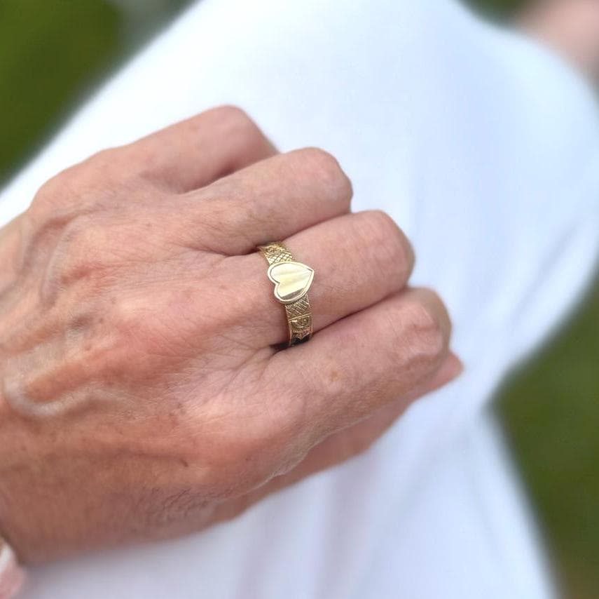 Antique Victorian 9ct Gold Heart Band Mourning Ring With Hair Work, Chester 1900. Antique Mourning/ Sentimental Love Token Ring Size Q/8-1/4