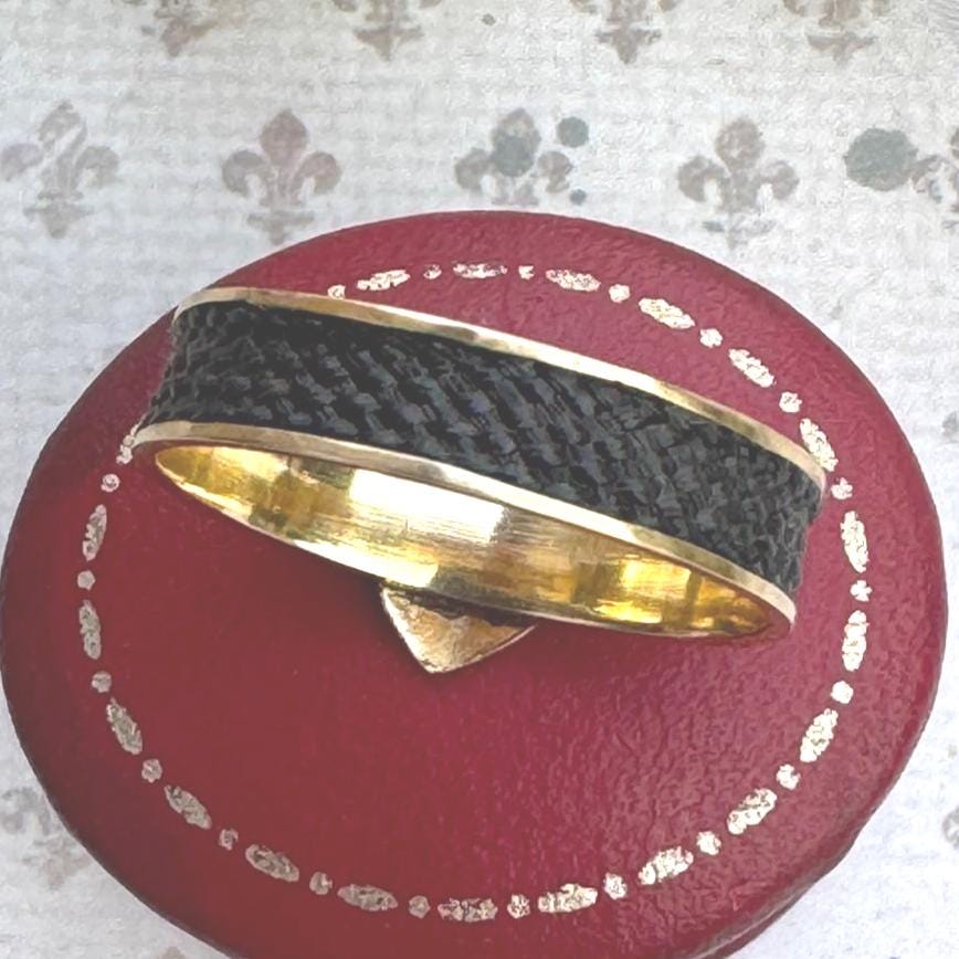 Antique Victorian 9ct Gold Heart Band Mourning Ring With Hair Work, Chester 1900. Antique Mourning/ Sentimental Love Token Ring Size Q/8-1/4