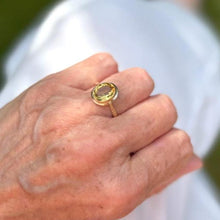 Charger l&#39;image dans la galerie, Vintage 9ct Gold Citrine Solitaire Ring
