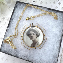 Cargar imagen en el visor de la galería, Antique Edwardian Rolled Gold Breloque Picture Pendant Locket With Photo. Yellow Gold Double Sided Glass Shaker/Keepsake Pendant &amp; Chain
