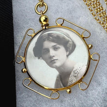 Cargar imagen en el visor de la galería, Antique Edwardian Rolled Gold Breloque Picture Pendant Locket With Photo. Yellow Gold Double Sided Glass Shaker/Keepsake Pendant &amp; Chain
