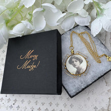 Cargar imagen en el visor de la galería, Antique Edwardian Rolled Gold Breloque Picture Pendant Locket With Photo. Yellow Gold Double Sided Glass Shaker/Keepsake Pendant &amp; Chain
