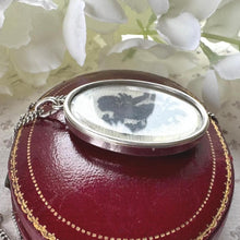 Carica l&#39;immagine nel visualizzatore di Gallery, Antique Austrian Silver Victorian Cross Stitch Cherub Pendant Necklace
