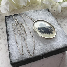 Carica l&#39;immagine nel visualizzatore di Gallery, Antique Austrian Silver Victorian Cross Stitch Cherub Pendant Necklace
