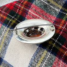 Lade das Bild in den Galerie-Viewer, Antique Victorian Scottish Agate &amp; Citrine Engraved Silver Brooch. Classic Scottish Silver Oval Golden Citrine Cairngorm Brooch/Lapel Pin
