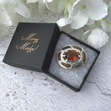 Lade das Bild in den Galerie-Viewer, Antique Victorian Scottish Agate &amp; Citrine Engraved Silver Brooch. Classic Scottish Silver Oval Golden Citrine Cairngorm Brooch/Lapel Pin
