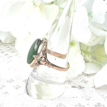 Cargar imagen en el visor de la galería, Art Deco 14ct Gold Jade Cabochon Ring. Deep Emerald Green 12ct Jade Cabochon Statement Ring. Ornate Antique Chinese Export Ring Size R/8.5
