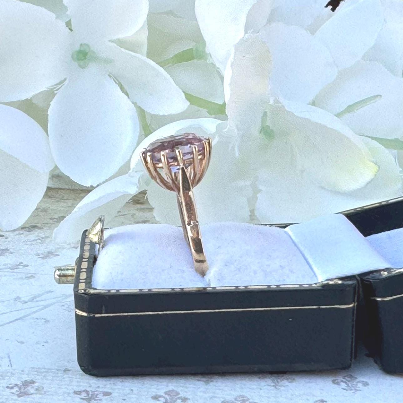 Vintage 1970s 3ct Oval Cut Amethyst Solitaire 9ct Gold Cocktail Ring. Yellow Gold High Set Lavender Purple Stone Statement Ring Size N/6.75