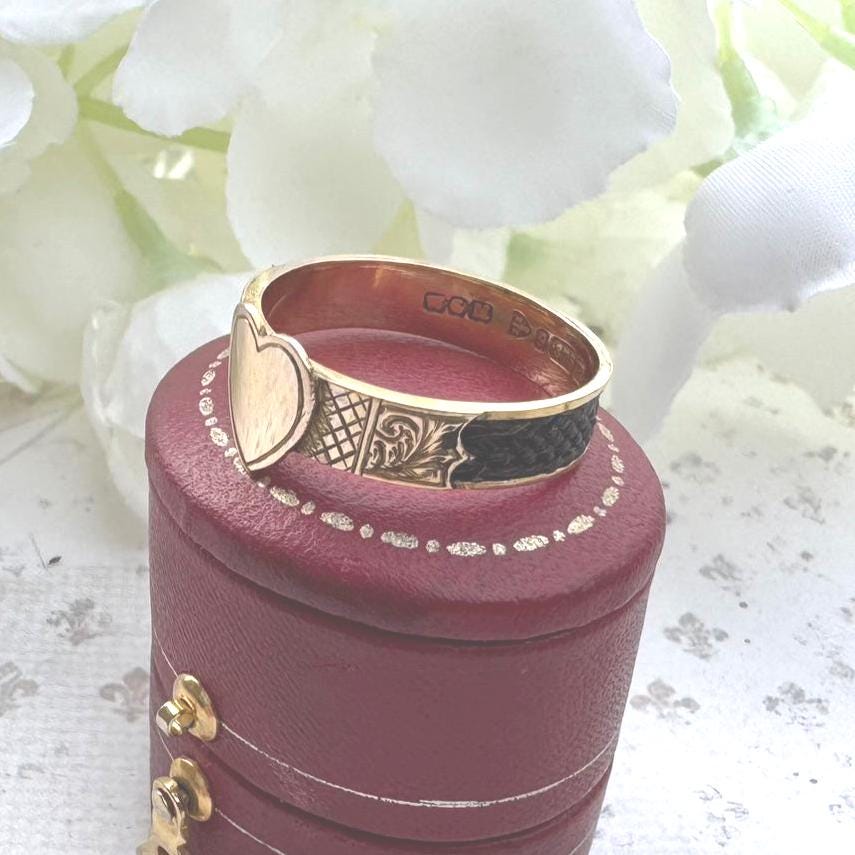 Antique Victorian 9ct Gold Heart Band Mourning Ring With Hair Work, Chester 1900. Antique Mourning/ Sentimental Love Token Ring Size Q/8-1/4
