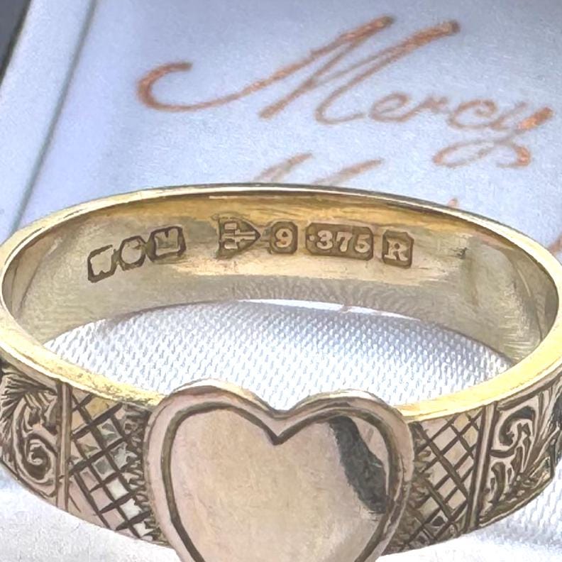 Antique Victorian 9ct Gold Heart Band Mourning Ring With Hair Work, Chester 1900. Antique Mourning/ Sentimental Love Token Ring Size Q/8-1/4