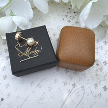 画像をギャラリービューアに読み込む, Vintage Solid 9ct Gold &amp; Pearl 1960s Tie Tack Pin With Chain, Boxed. Suit/Blazer Lapel Pin Stud. Tiny Brooch For Men. Wedding/Formal Jewelry
