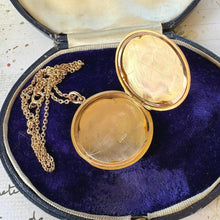 Cargar imagen en el visor de la galería, Antique Edwardian 9ct Gold Art Nouveau Locket Necklace, Chester 1912. Large Yellow Gold Quatrefoil Circle Locket Pendant On Original Chain
