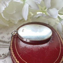 Carica l&#39;immagine nel visualizzatore di Gallery, Antique Austrian Silver Victorian Cross Stitch Cherub Pendant Necklace
