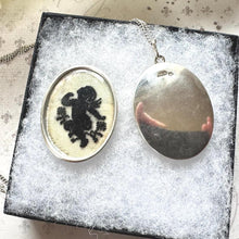 Carica l&#39;immagine nel visualizzatore di Gallery, Antique Austrian Silver Victorian Cross Stitch Cherub Pendant Necklace
