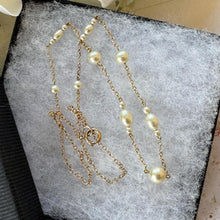 Load image into Gallery viewer, Antique 9ct Gold Pearl Station Necklace. Edwardian Graduated Natural Pearl Chain Choker Necklace. Yellow Gold Tin Cup Pearl Necklace
