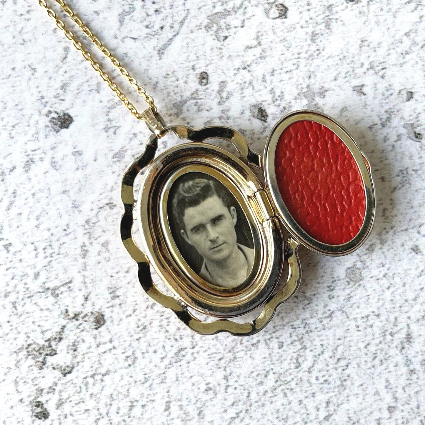 Vintage World War 2 American Sweetheart Locket & Chain