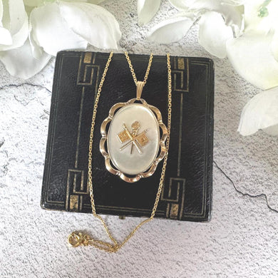 Vintage World War 2 American Sweetheart Locket & Chain