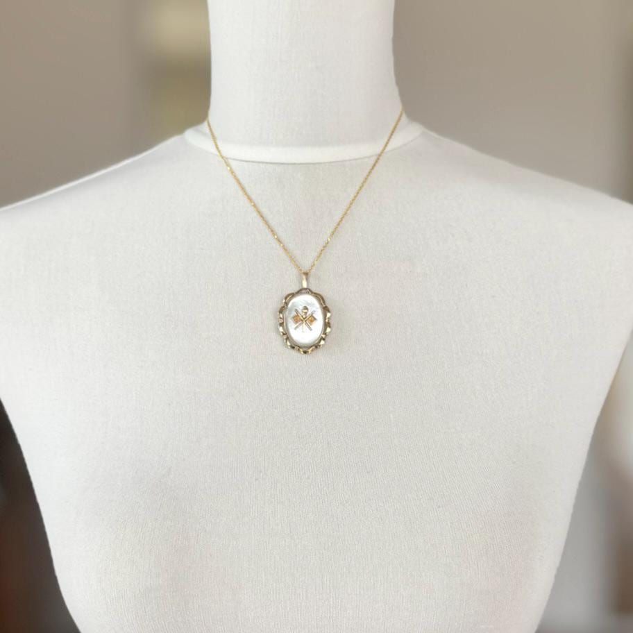 Vintage World War 2 American Sweetheart Locket & Chain