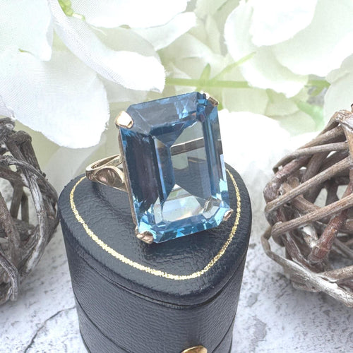 Vintage 1970s London Blue Topaz Ring, 9ct Gold Emerald Cut Solitaire (Size K/5.5)