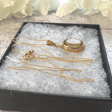 Cargar imagen en el visor de la galería, Vintage 9ct Gold Citrine Pendant Necklace: Golden Yellow Solitaire, 1980s
