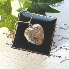 Cargar imagen en el visor de la galería, Antique Victorian 9ct Gold Floral Engraved Heart Shaped Locket Necklace
