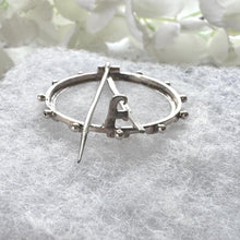 Cargar imagen en el visor de la galería, Antique Sterling Silver Queen Victoria Large Coin Brooch: 1887 Jubilee Full Crown Lapel Pin
