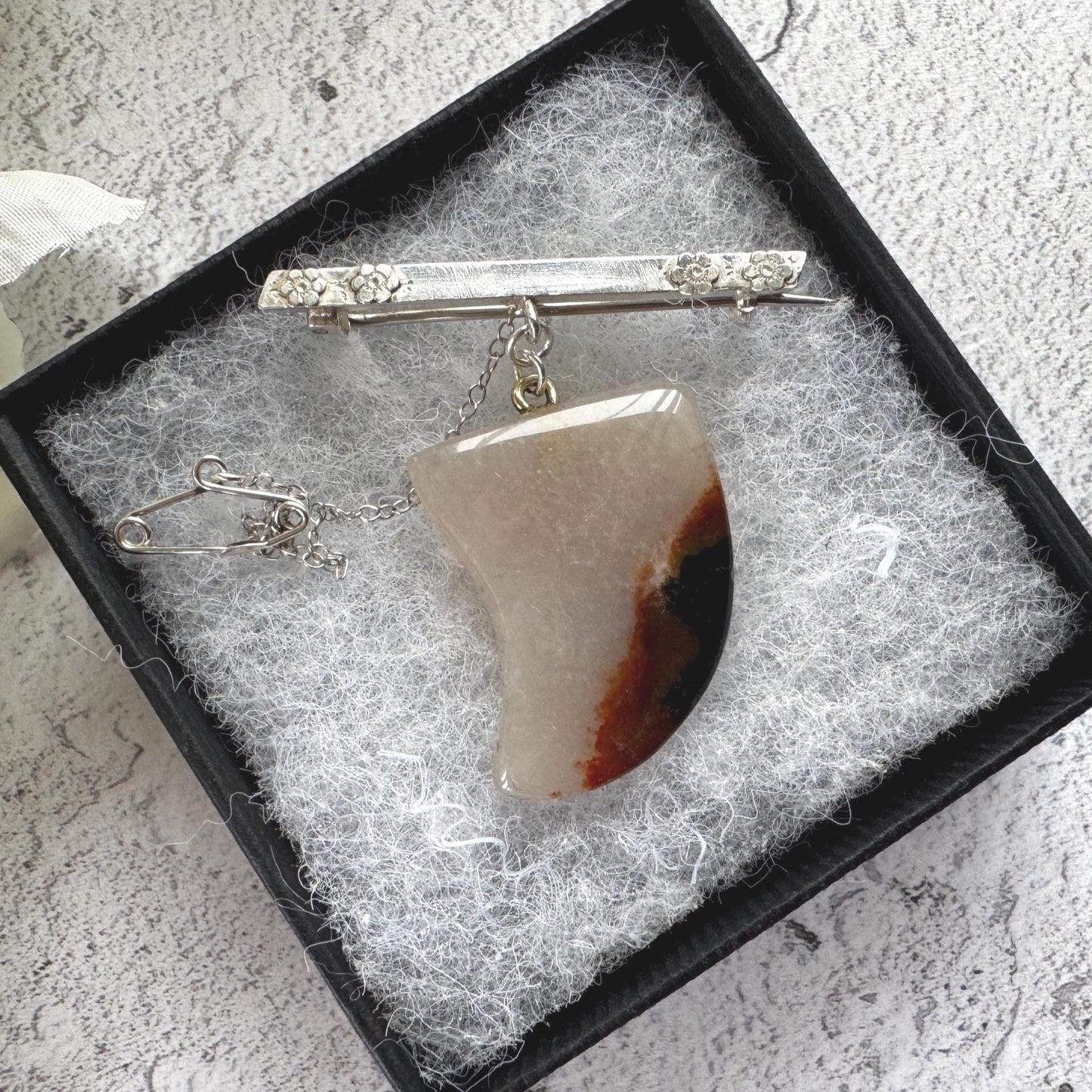 Victorian Carved Scottish Agate Claw Pendant Drop Brooch: Antique Scottish Pebble Sterling Silver Jewellery