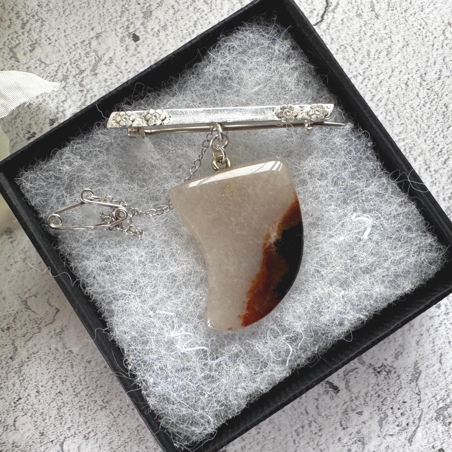 Victorian Carved Scottish Agate Claw Pendant Drop Brooch: Antique Scottish Pebble Sterling Silver Jewellery