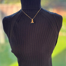 Cargar imagen en el visor de la galería, Georgian 15ct Gold Bloodstone Seal Fob Pendant. Antique Neoclassical Jewellery
