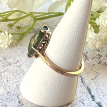 Lade das Bild in den Galerie-Viewer, Art Deco 9ct Gold Jade Ring: Antique Oval Cut Green Cabochon Ring, M.5/6.5
