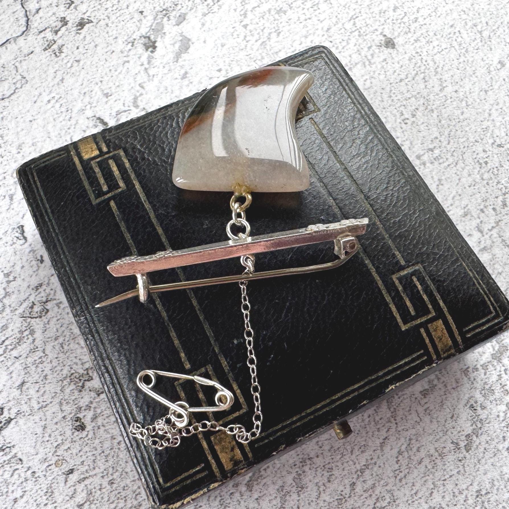 Victorian Carved Scottish Agate Claw Pendant Drop Brooch: Antique Scottish Pebble Sterling Silver Jewellery