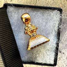 Cargar imagen en el visor de la galería, Georgian 15ct Gold Bloodstone Seal Fob Pendant. Antique Neoclassical Jewellery
