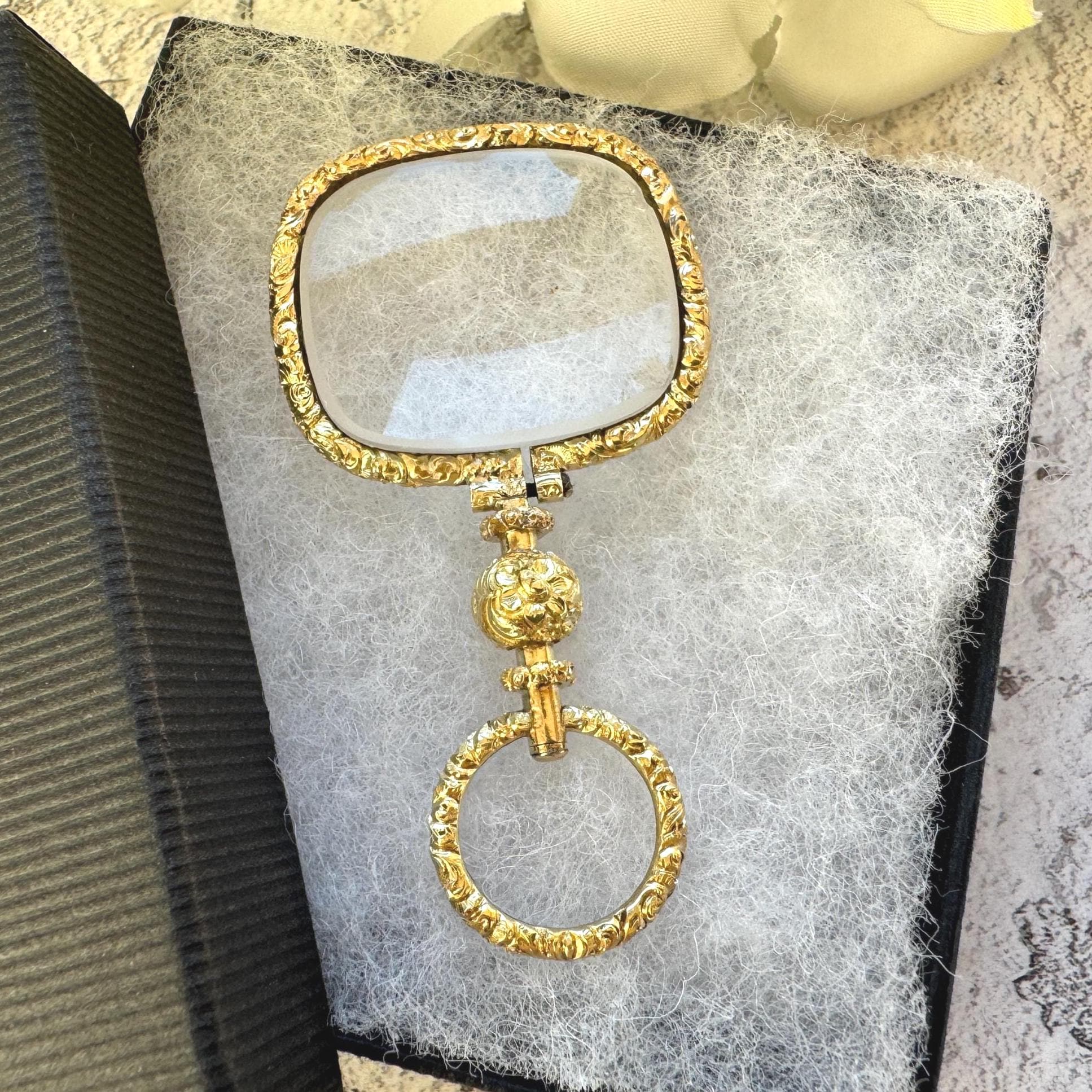 Antique Georgian 18ct Gold Magnifying Quizzing Glass Pendant