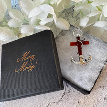 Charger l'image dans la galerie, Victorian Scottish Banded Agate Cross &amp; Fouled Anchor Silver Brooch
