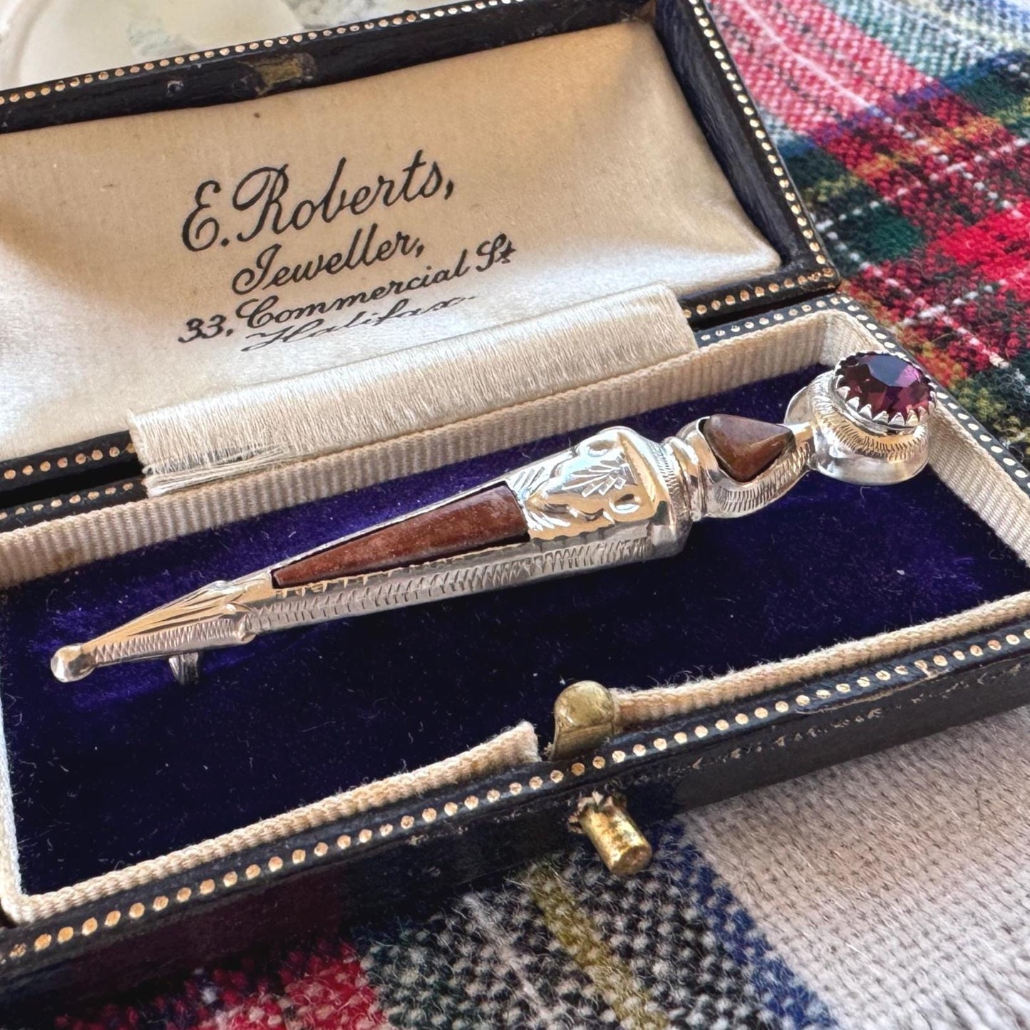 Vintage Scottish Silver Amethyst & Agate Sgian Dubh Brooch: Traditional Scottish Pebble Jewellery
