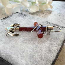 Charger l'image dans la galerie, Victorian Scottish Banded Agate Cross &amp; Fouled Anchor Silver Brooch
