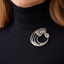 Carica l'immagine nel visualizzatore di Gallery, Collection of 3 Vintage Sterling Silver Celtic Brooches/Lapel Pins
