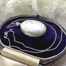 Carica l'immagine nel visualizzatore di Gallery, Vintage English Sterling Silver Engraved Forget-me-Not Locket &amp; Chain. Medium/Large Oval Photo Pendant Necklace
